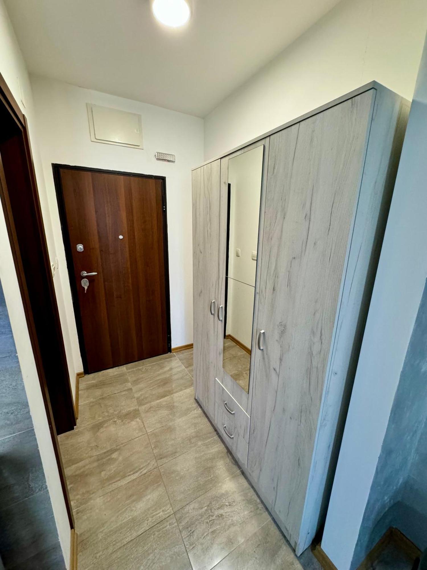 Modern With Free Parking Apartment